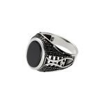 Anillo de plata de ley 925 para hombre tipo sello ovalado onix 10x14mm con circonitas negras.