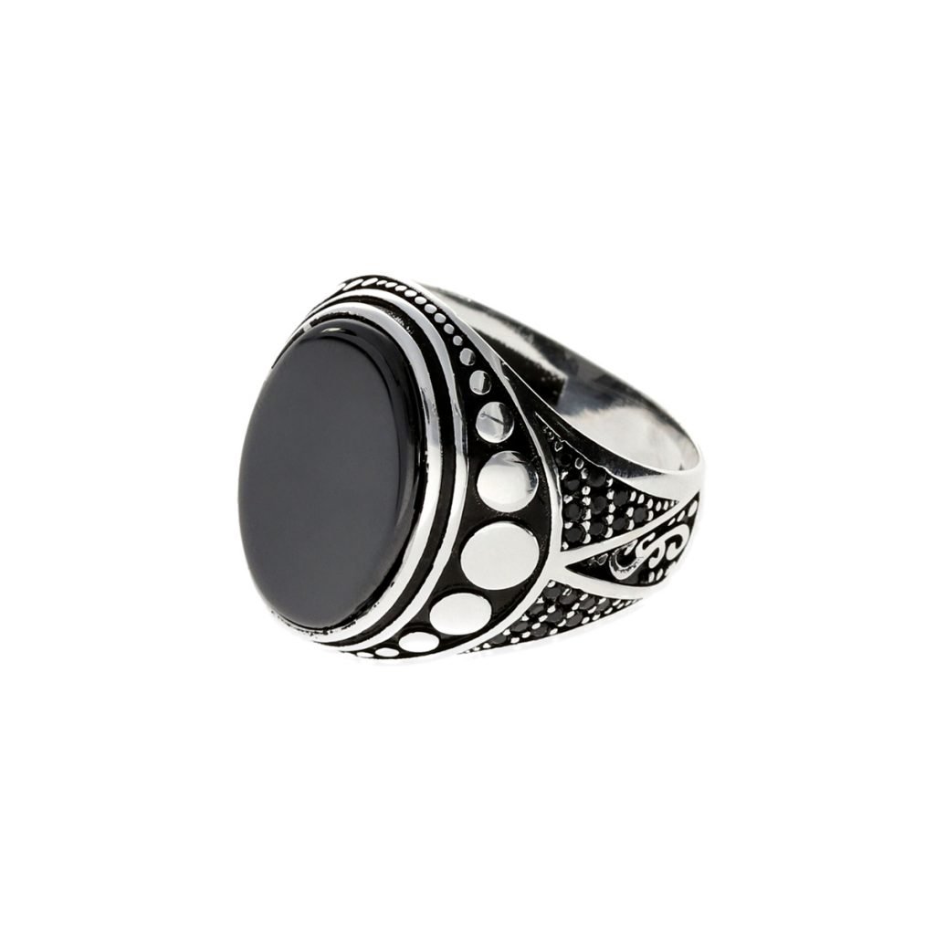 Anillo de plata de ley 925 para hombre tipo sello ovalado onix 14x18mm con circonitas negras.