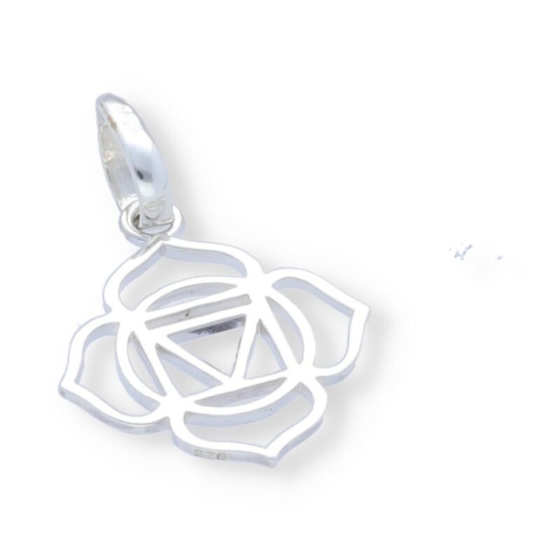 Colgante de plata de ley 925 lisa flor con triángulo central de 17mm.