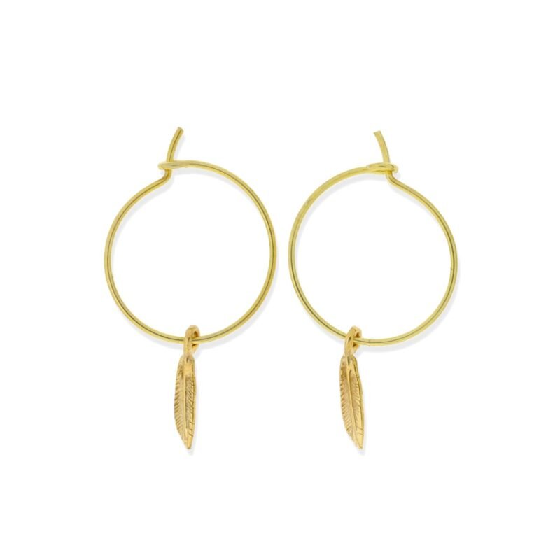 Pendientes de plata de ley 925 con baño de oro de 18 quilates con aro de 0,6x15,5mm y colgante de pluma de 11mm.