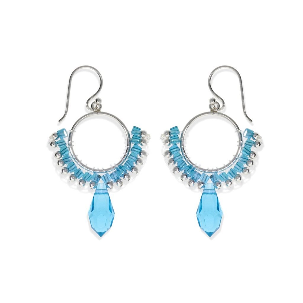 Pendientes de plata de ley 925 círculo de 15mm de cuentas con cubos azules y bolitas de plata de 2,5mm y colgante azul de 14mm con cierre hippie.