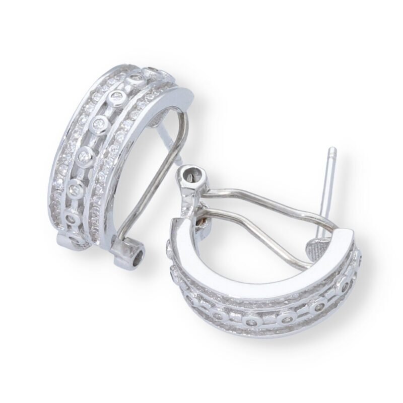 Pendientes plata de ley 925 semiaro con troquelado de circonitas de 8x15mm y cierre omega.
