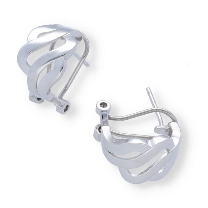 Pendientes plata de ley 925 lisa semiaro troquelado de ondas y cierre omega.
